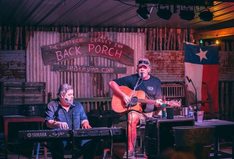 호텔 The Historic Leakey Inn