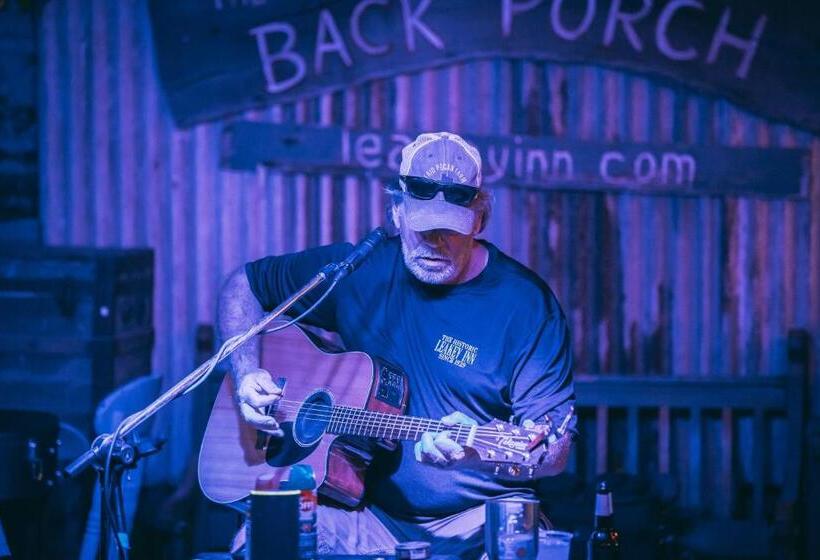 호텔 The Historic Leakey Inn