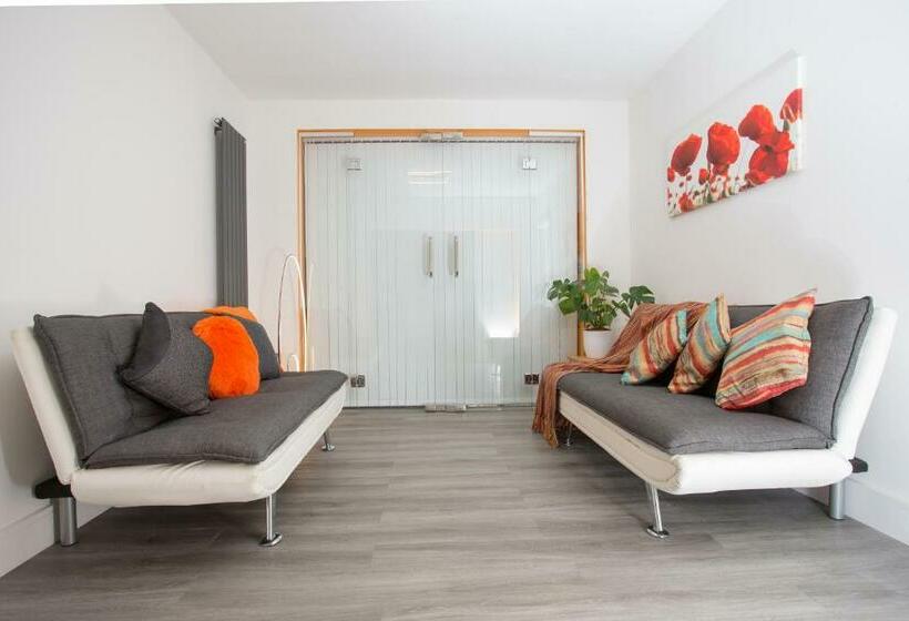 פנסיון Heathrow Windsor Apart