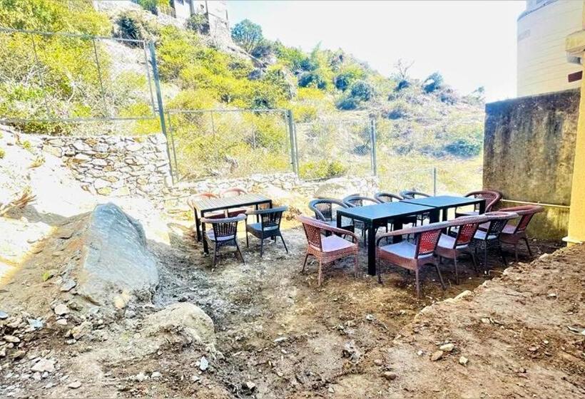 ベッドアンドブレックファースト Shikhar Bunglow   A Stunning Valley View Bungalow In Mount Abu