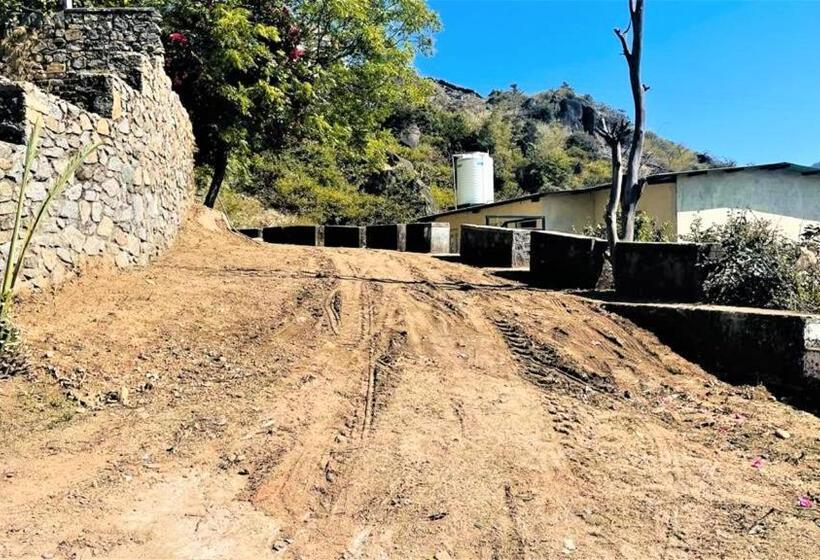 مبيت وإفطار Shikhar Bunglow   A Stunning Valley View Bungalow In Mount Abu