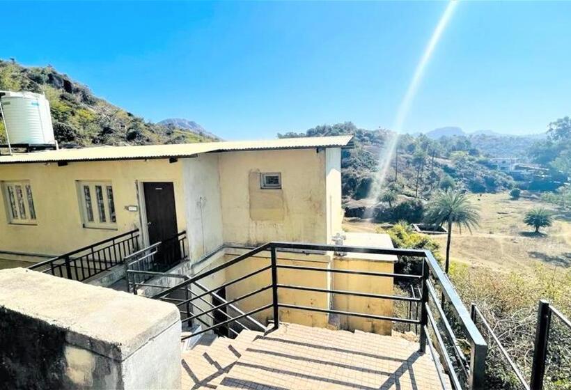 مبيت وإفطار Shikhar Bunglow   A Stunning Valley View Bungalow In Mount Abu