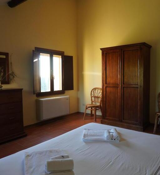 هتل Agriturismo Podere Santa Virginia