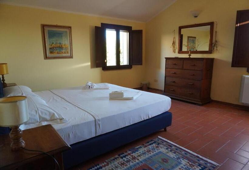 هتل Agriturismo Podere Santa Virginia