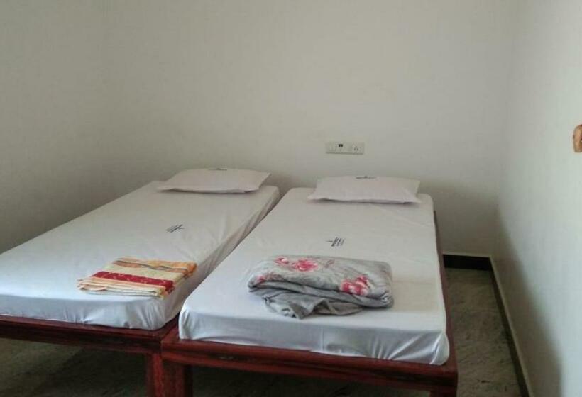 בית מלון כפרי Everest Residency