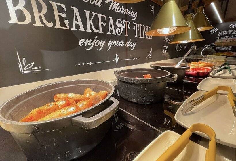 Hex Wildlife Hotel At Yorkshire Wildlife Park