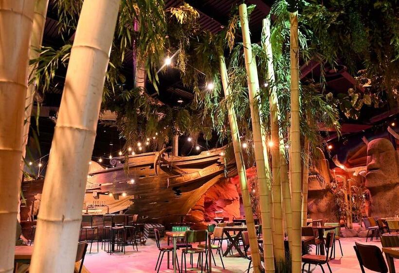 Hex Wildlife Hotel At Yorkshire Wildlife Park