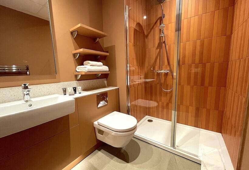 Hex Wildlife Hotel At Yorkshire Wildlife Park