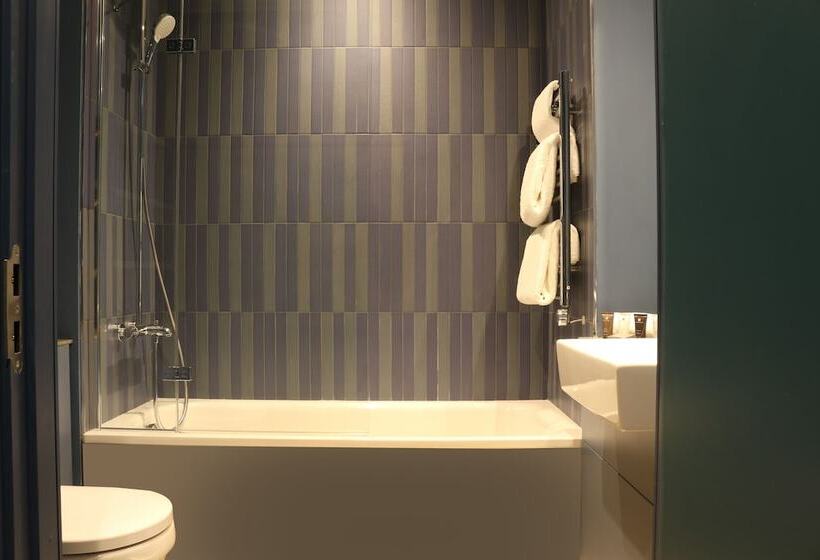 Hex Wildlife Hotel At Yorkshire Wildlife Park