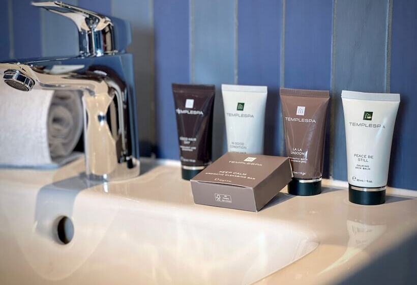 Hex Wildlife Hotel At Yorkshire Wildlife Park