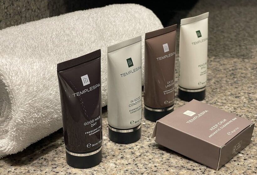 Hex Wildlife Hotel At Yorkshire Wildlife Park