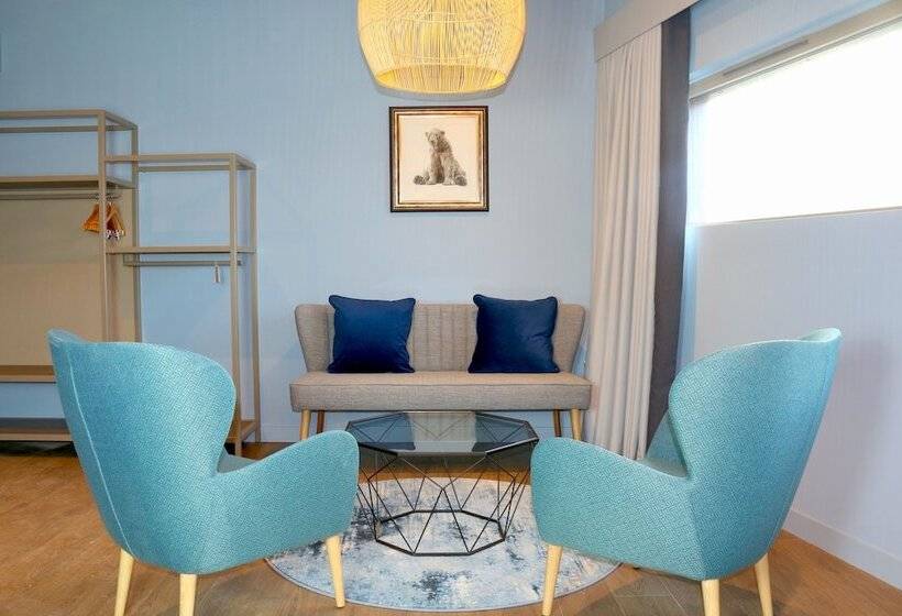 Hex Wildlife Hotel At Yorkshire Wildlife Park