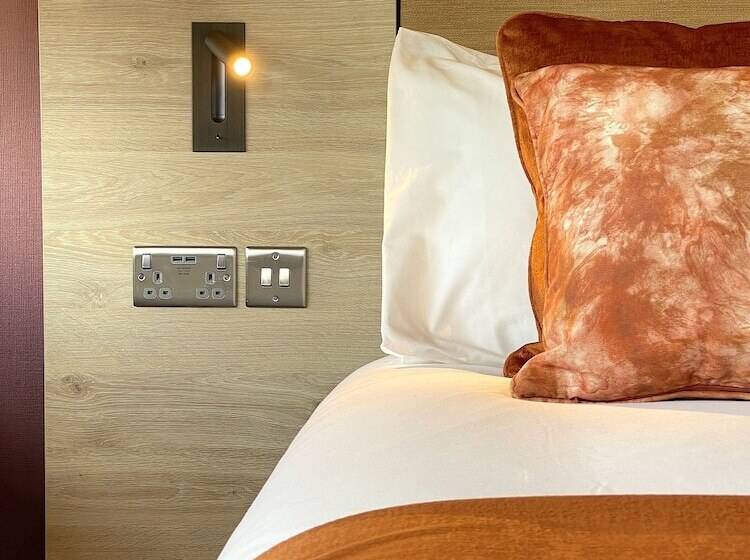 Hex Wildlife Hotel At Yorkshire Wildlife Park