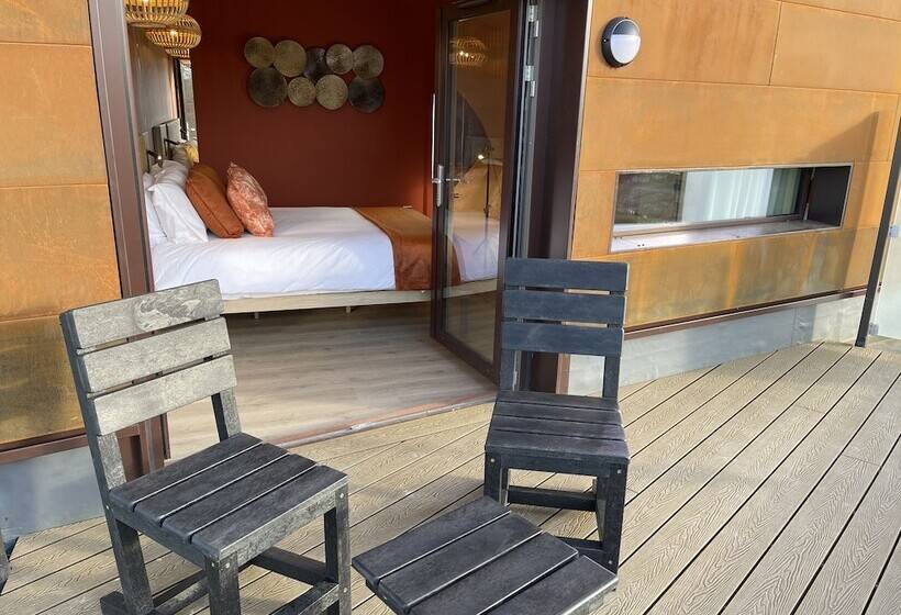 Hex Wildlife Hotel At Yorkshire Wildlife Park