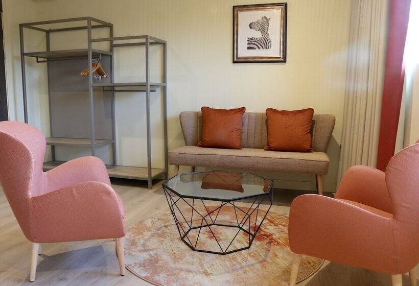 Hex Wildlife Hotel At Yorkshire Wildlife Park