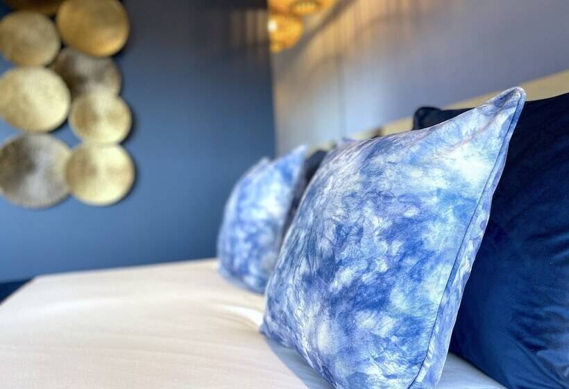 Hex Wildlife Hotel At Yorkshire Wildlife Park