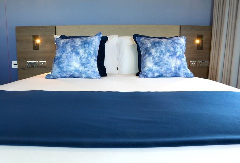 Hex Wildlife Hotel At Yorkshire Wildlife Park