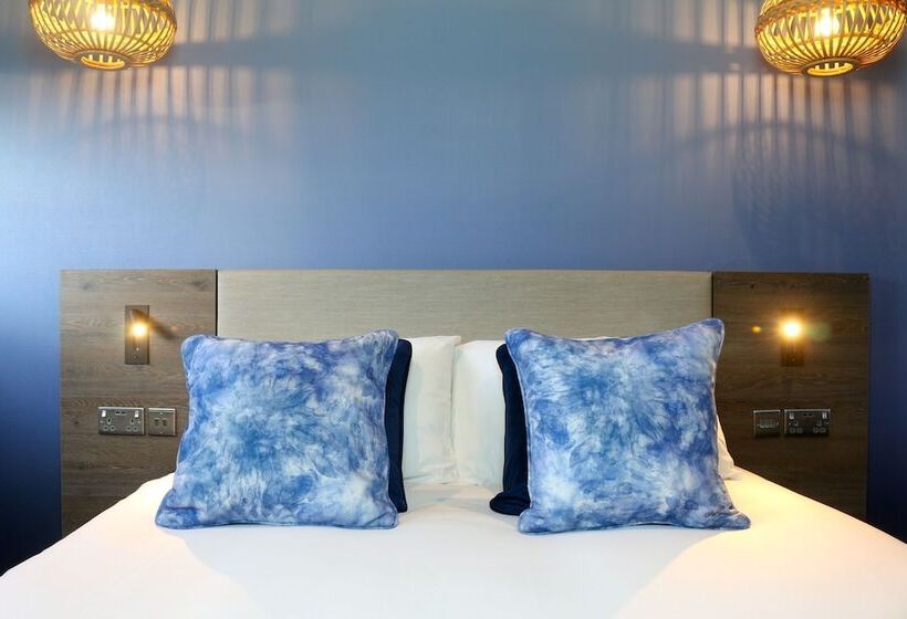 Hex Wildlife Hotel At Yorkshire Wildlife Park