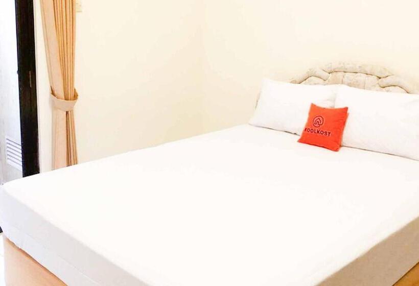 ホテル Koolkost @ Raya Ngagel