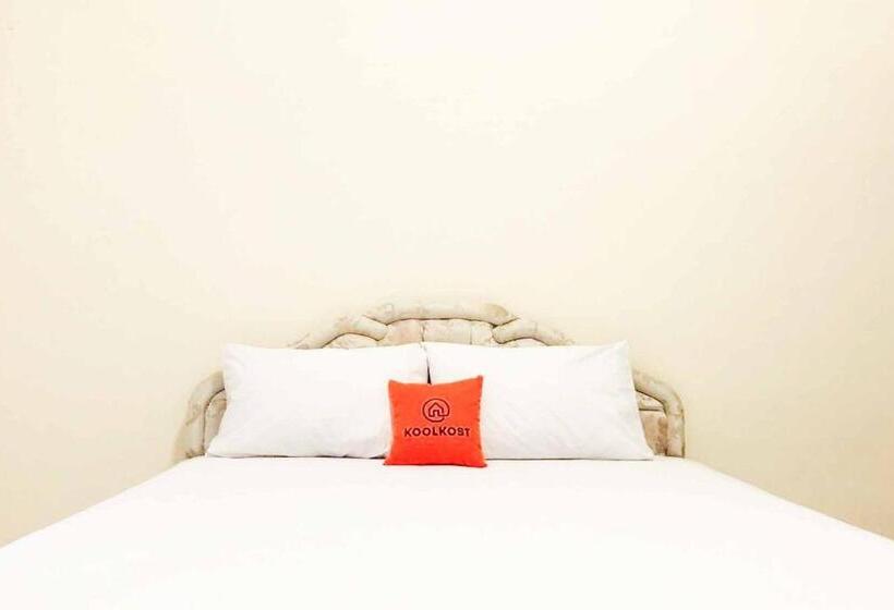 ホテル Koolkost @ Raya Ngagel