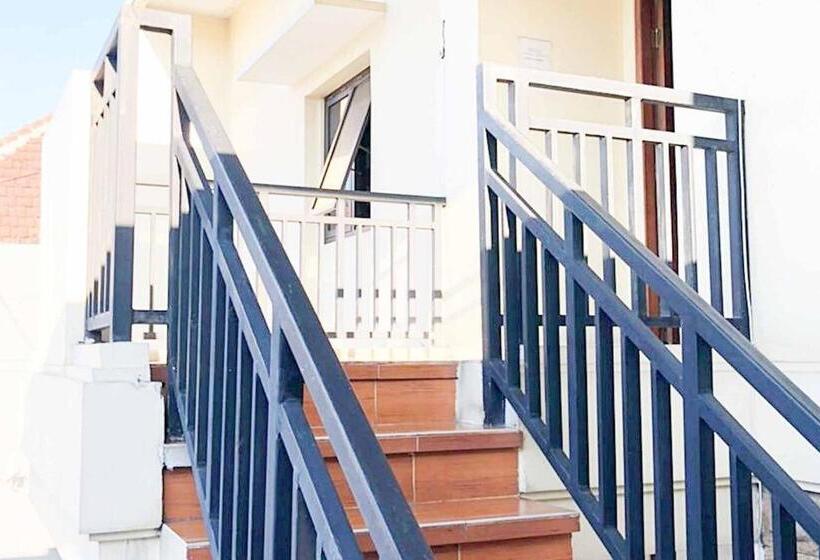 ホテル Koolkost @ Raya Ngagel