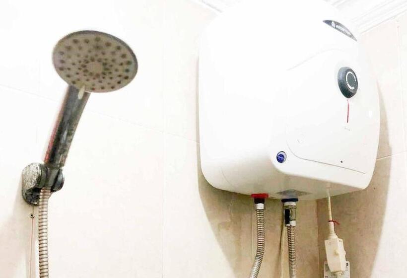 ホテル Koolkost @ Raya Ngagel