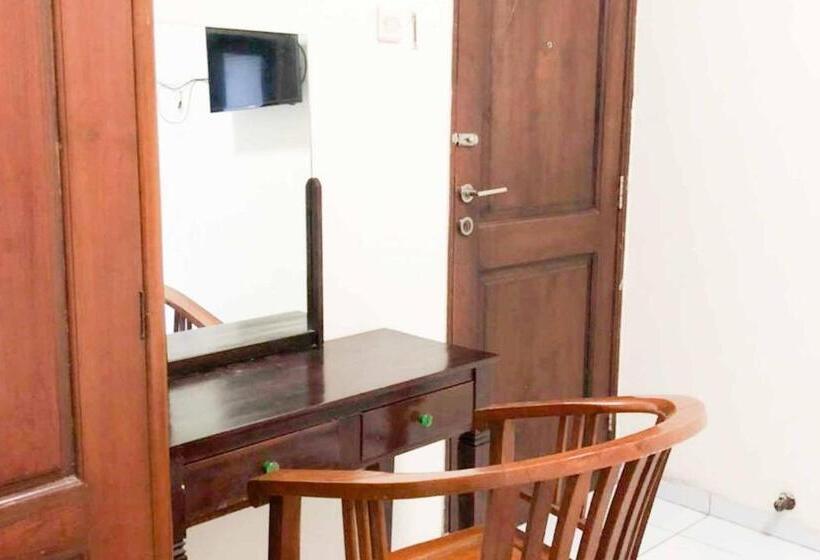 ホテル Koolkost @ Raya Ngagel