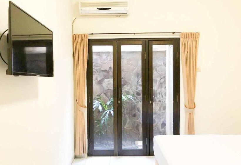 ホテル Koolkost @ Raya Ngagel