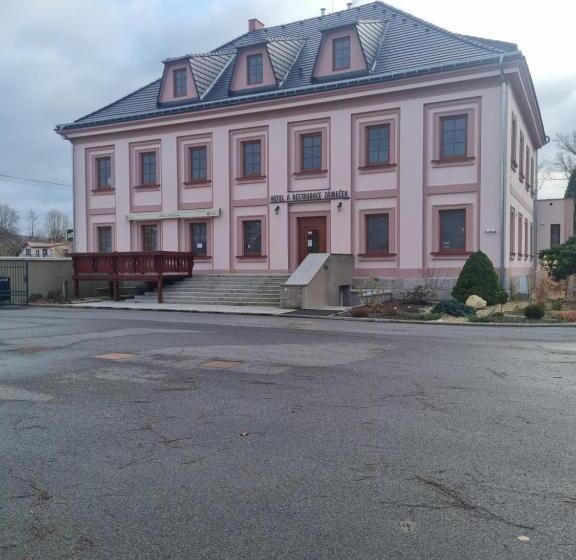 Отель Zámeček Raspenava