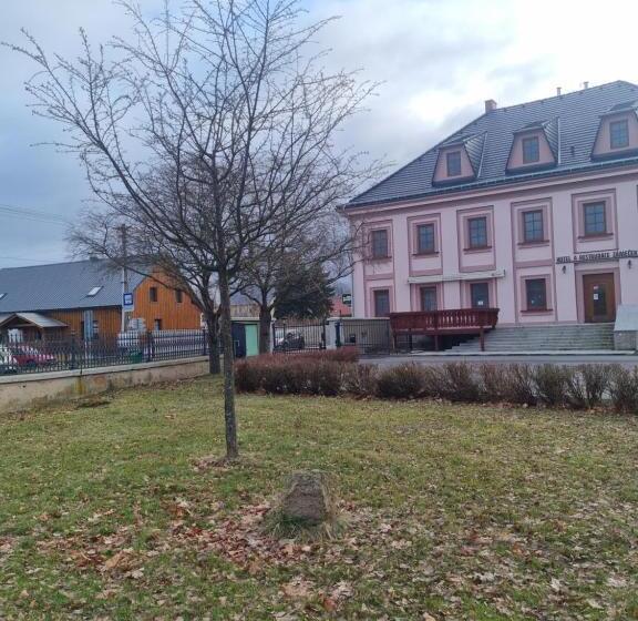 酒店 Zámeček Raspenava