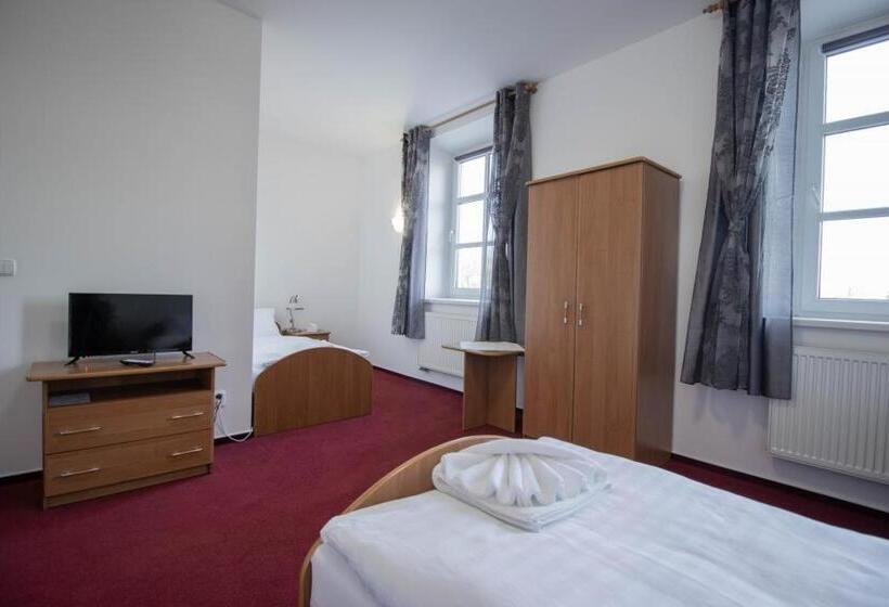 Отель Zámeček Raspenava