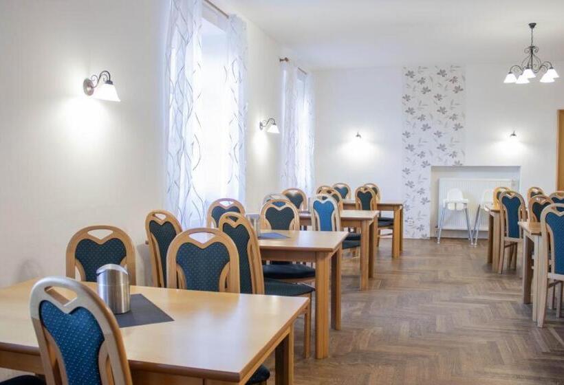 Отель Zámeček Raspenava