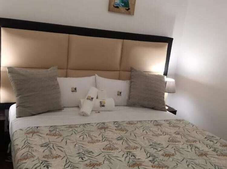 Пансион 18 On Sherlock