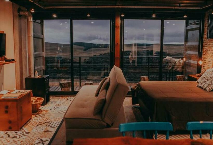 بنسيون Cambará Container