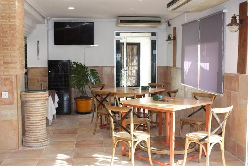 פנסיון Hostal Restaurante Arcilla