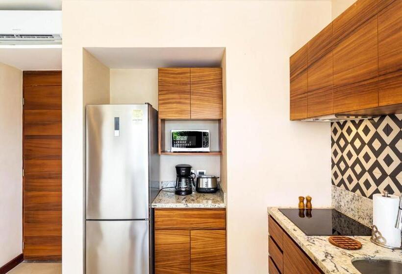 هتل Pre Opening! Solemn Luxury Condos By Spot Rentals