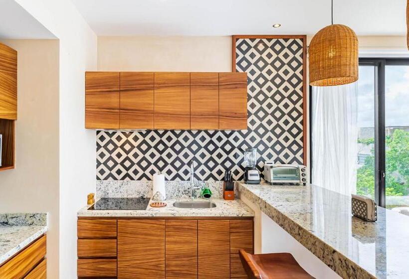 هتل Pre Opening! Solemn Luxury Condos By Spot Rentals