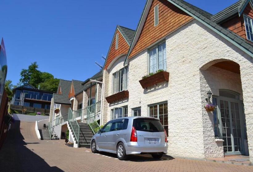 Colonial Lodge Motel