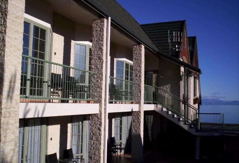 Colonial Lodge Motel