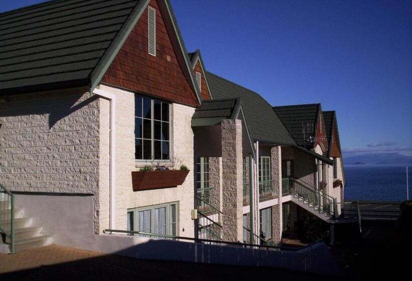 Colonial Lodge Motel