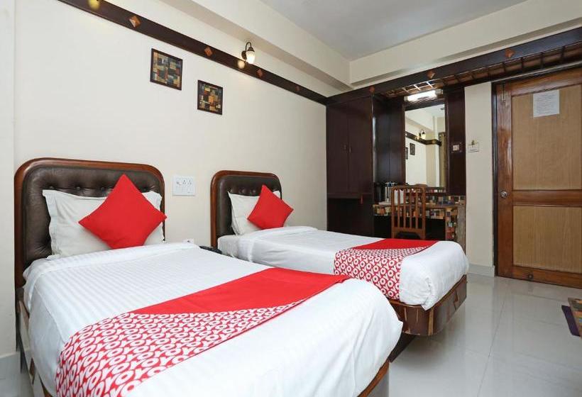 هتل Amrit Regency