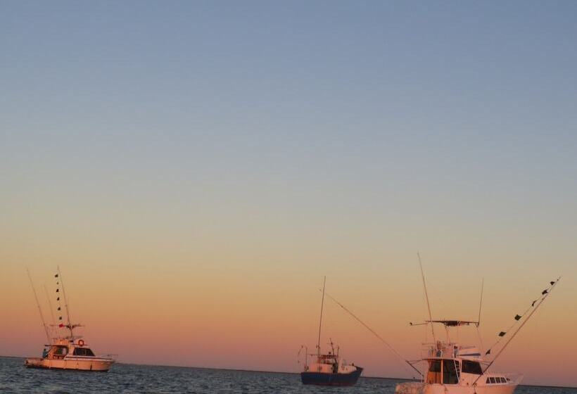 בית מלון כפרי Angel's Bay Resort