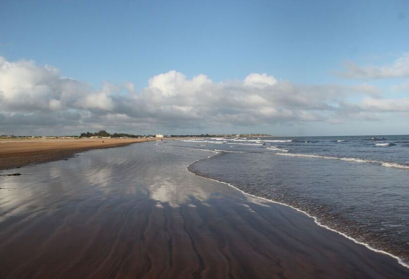 בית מלון כפרי Angel's Bay Resort