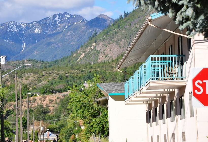 Canadas Best Value Inn Mile 0 Motel Lillooet
