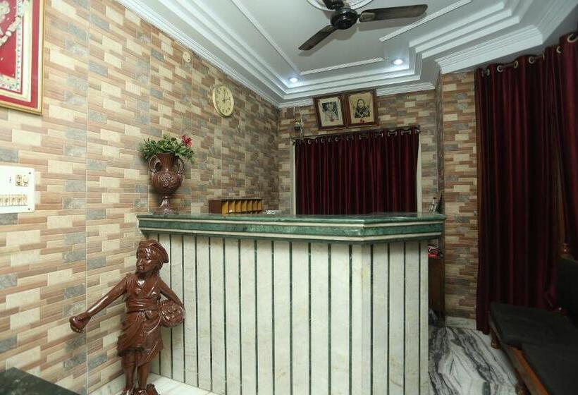 ホテル Super Collection O Mathura Near Railway Station Formerly Gaurav Boarding House