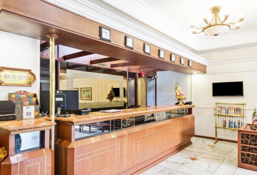 Отель Crown Palace