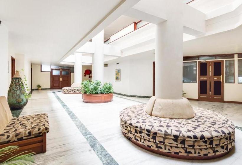 Отель Crown Palace