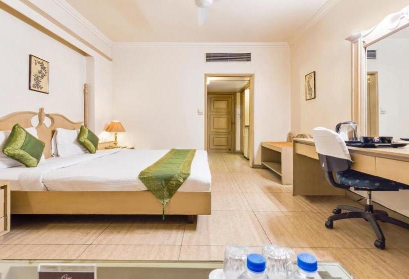 Отель Crown Palace