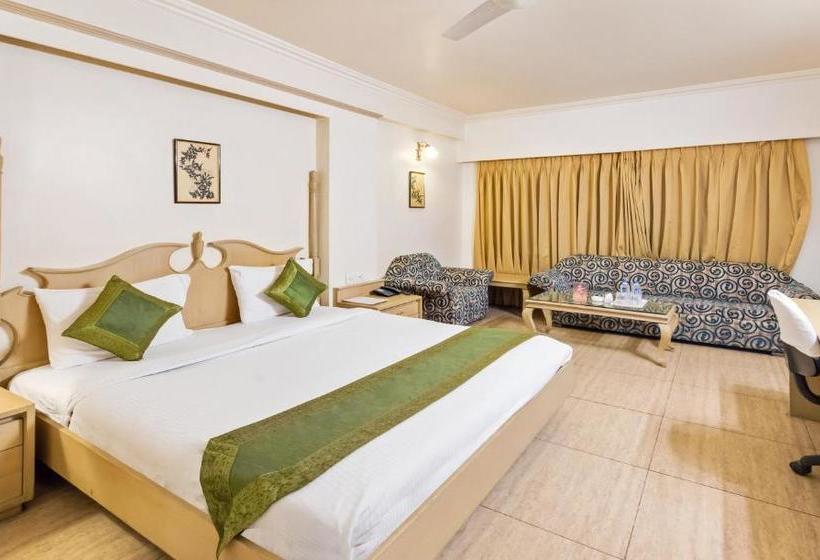 Отель Crown Palace