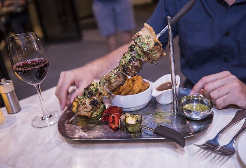 هتل Emerald Maraboon Motor Inn